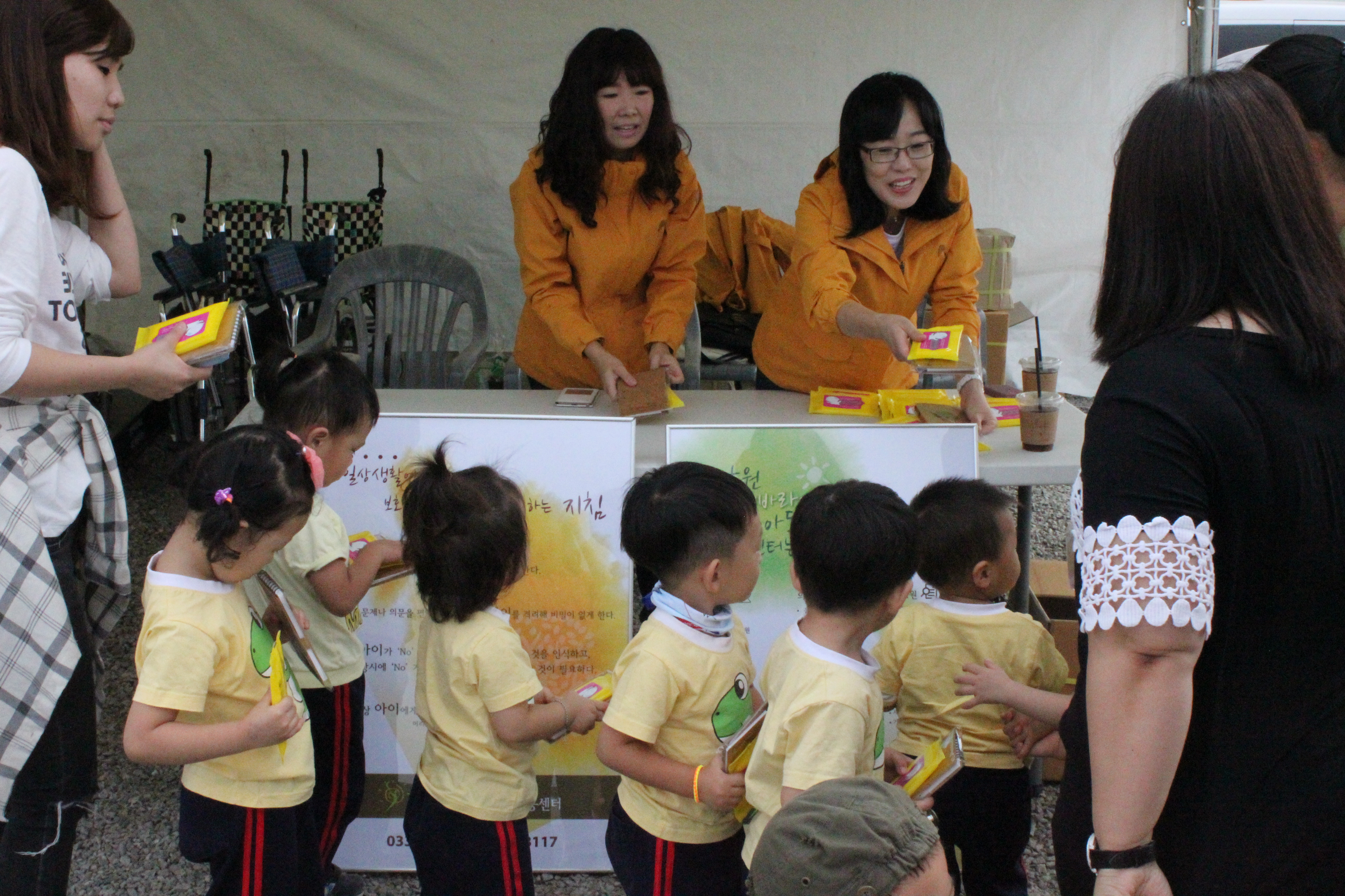 �߰���.������ �����忡�� ���� ȫ��Ȱ�� ���� �̹���