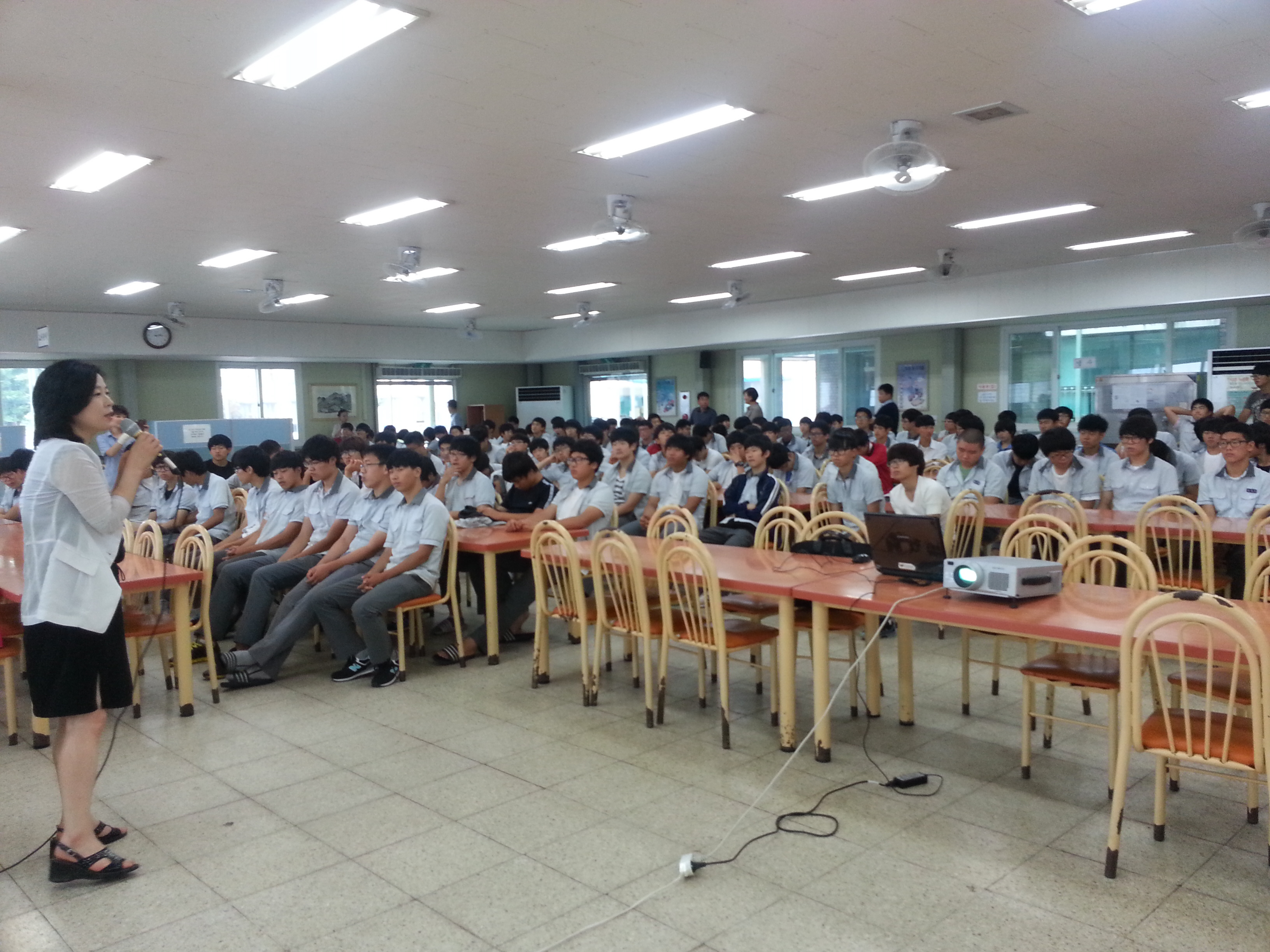 ȫõ�����б� �л� ���� �̹���