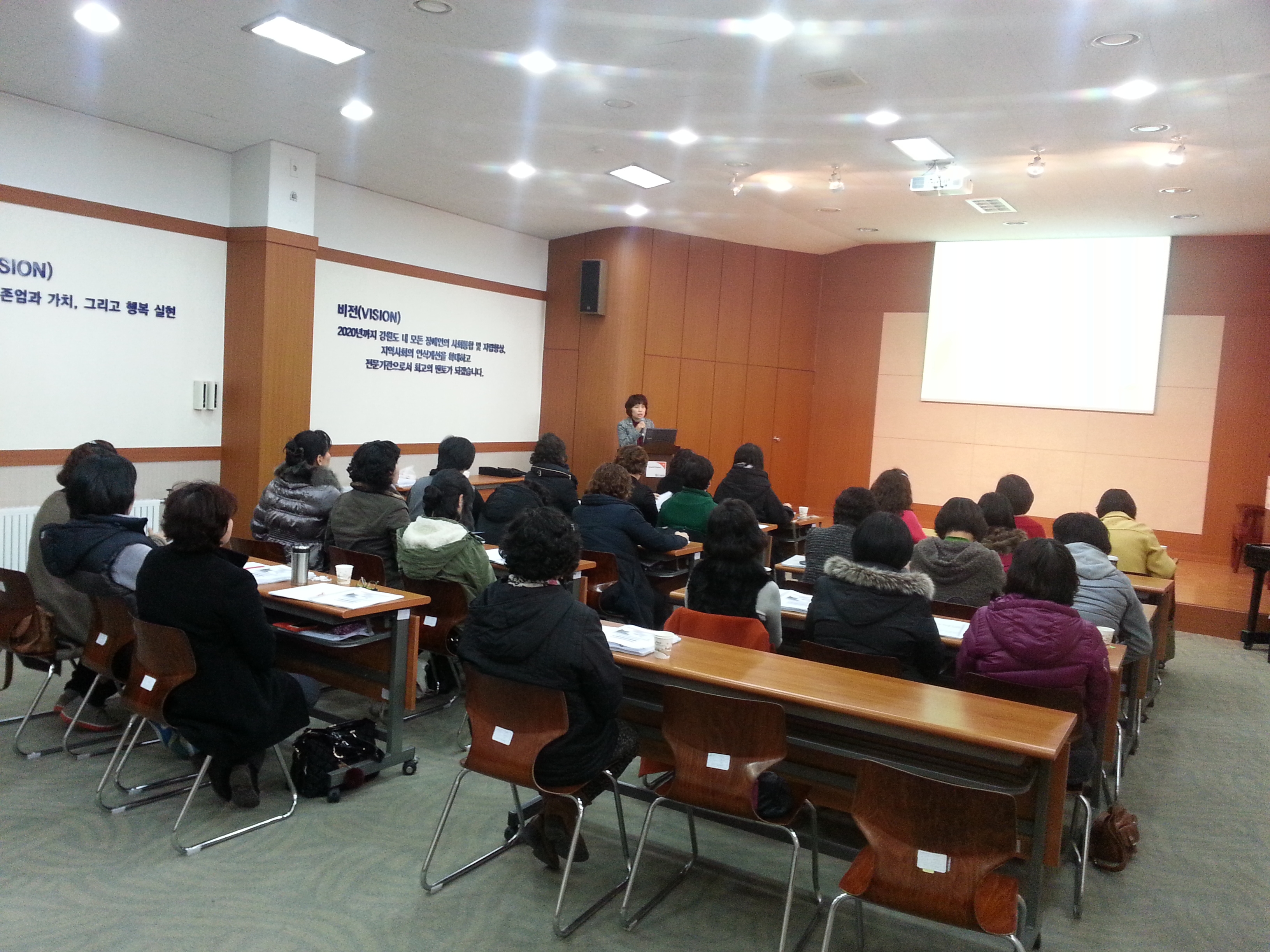 ��־Ƶ��� ���ߴް� �����¿��汳�� �̹���