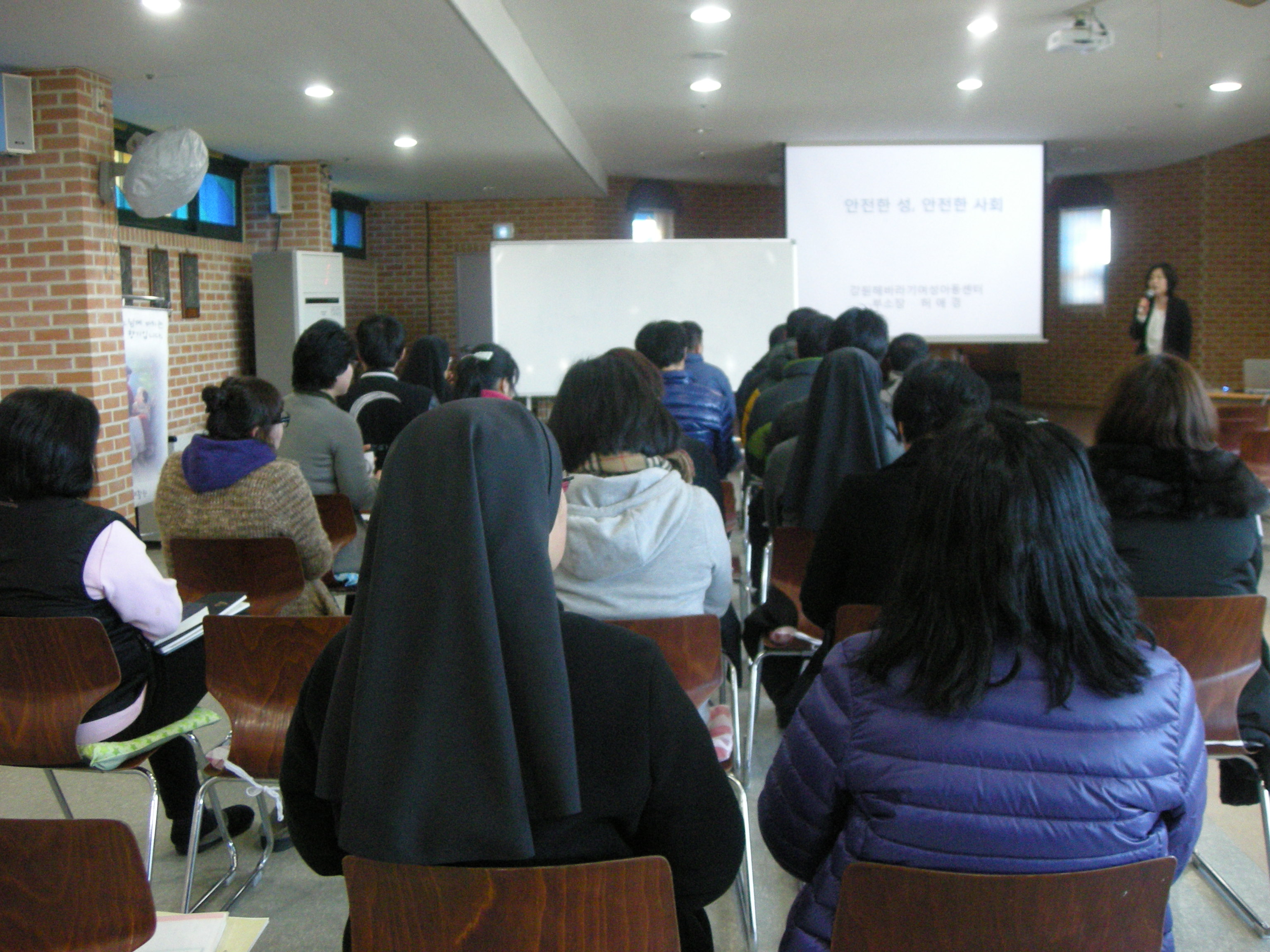 �о���Ȱ�� ���� ����ռ����¿��汳�� �̹���